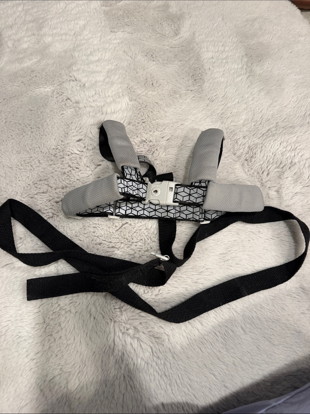 Kids Adjustable Safety Harness in Gray and Black